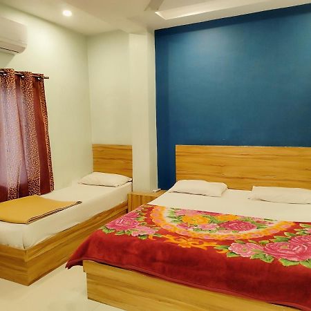 Hotel Guru Kripa - 500Mtr From Shreenathji Temple นาถดวารา ภายนอก รูปภาพ