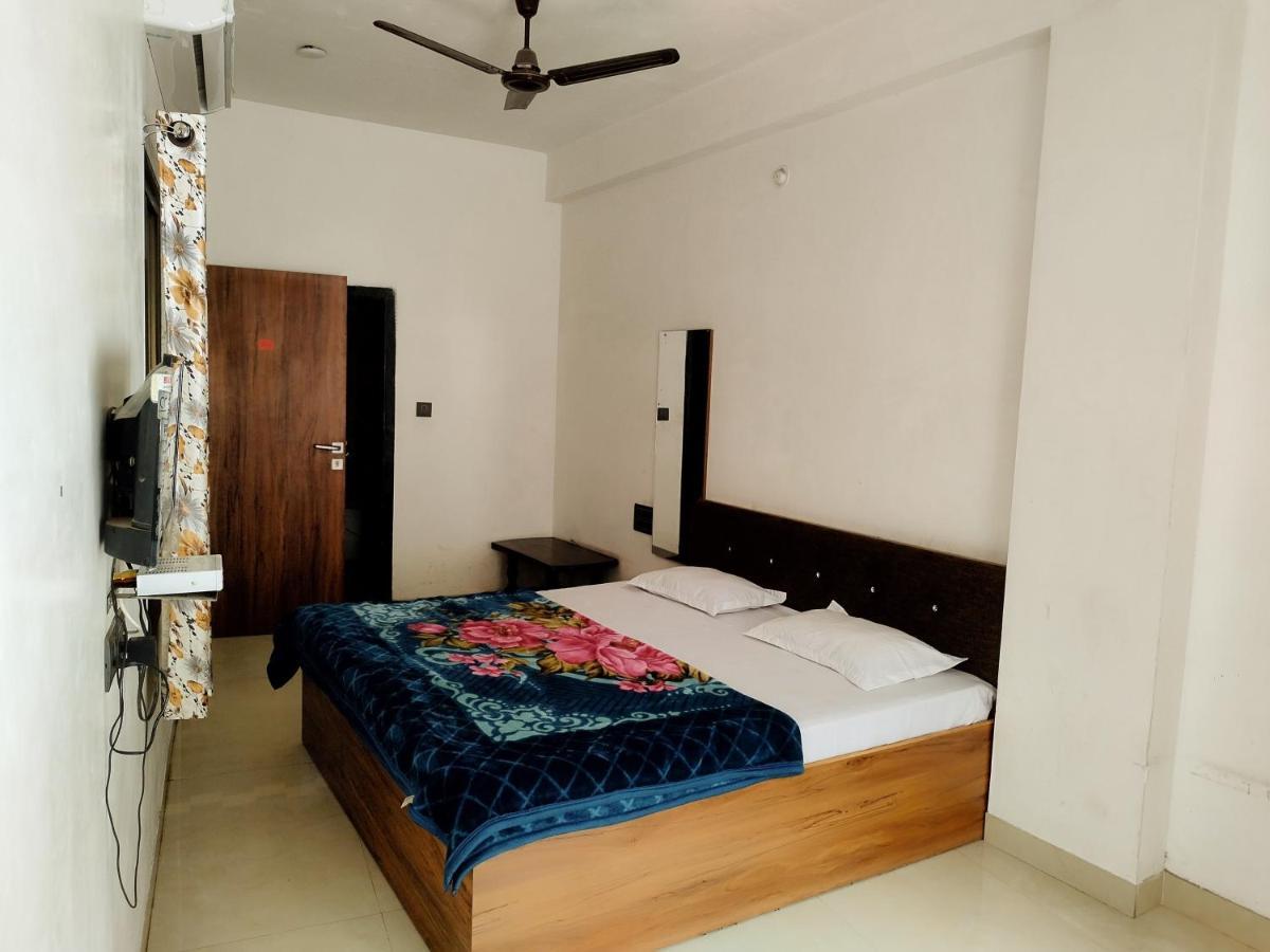Hotel Guru Kripa - 500Mtr From Shreenathji Temple นาถดวารา ภายนอก รูปภาพ