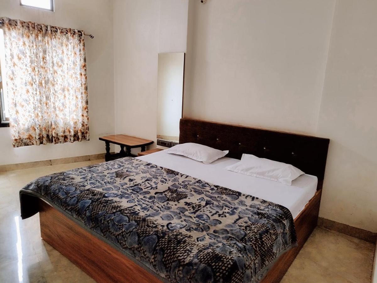 Hotel Guru Kripa - 500Mtr From Shreenathji Temple นาถดวารา ภายนอก รูปภาพ