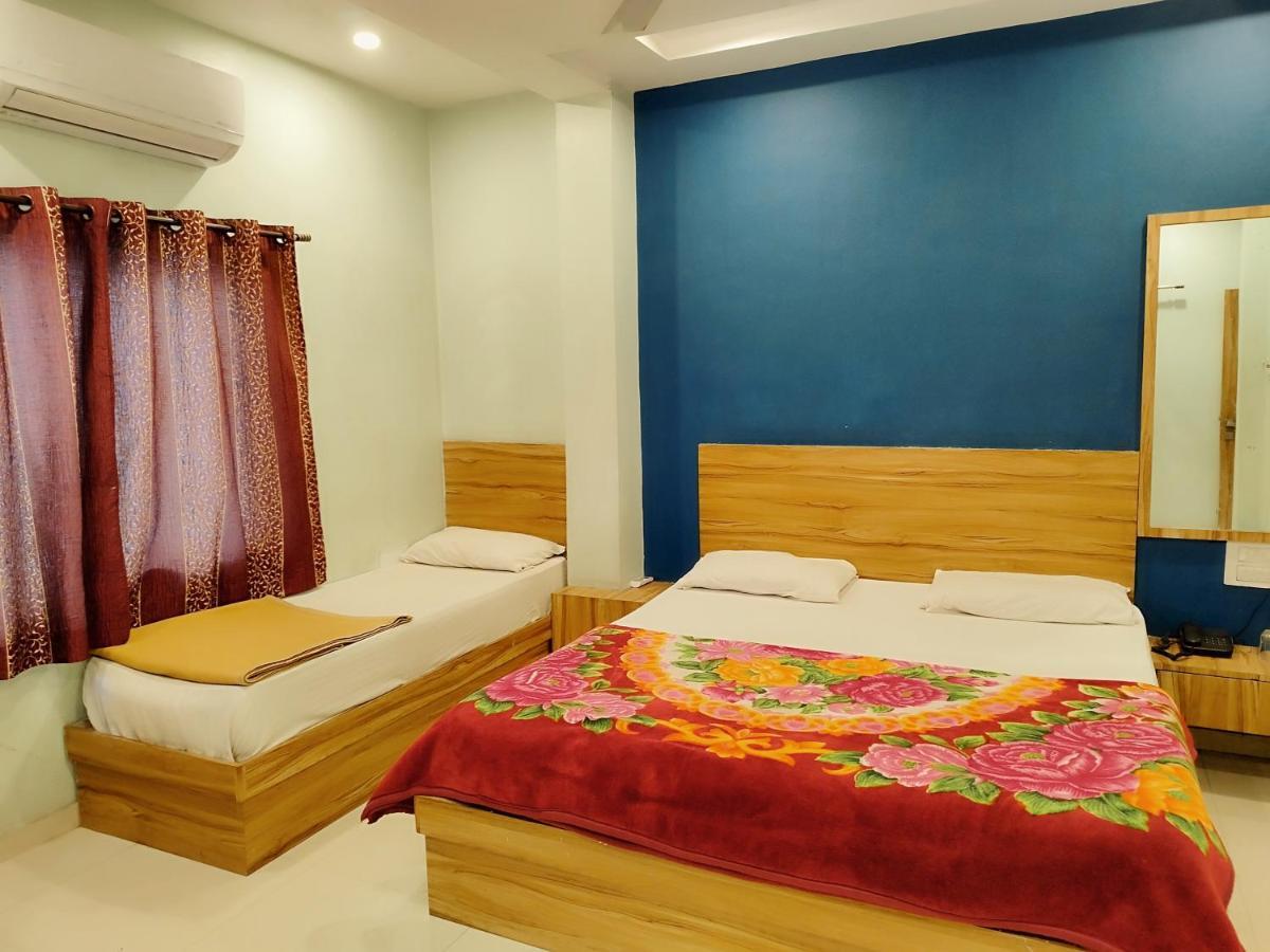 Hotel Guru Kripa - 500Mtr From Shreenathji Temple นาถดวารา ภายนอก รูปภาพ