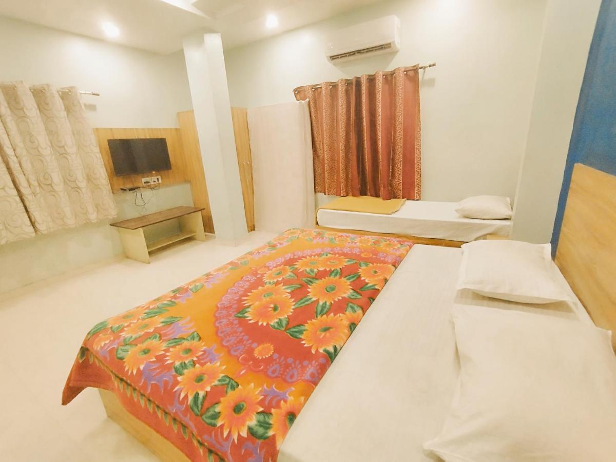 Hotel Guru Kripa - 500Mtr From Shreenathji Temple นาถดวารา ภายนอก รูปภาพ
