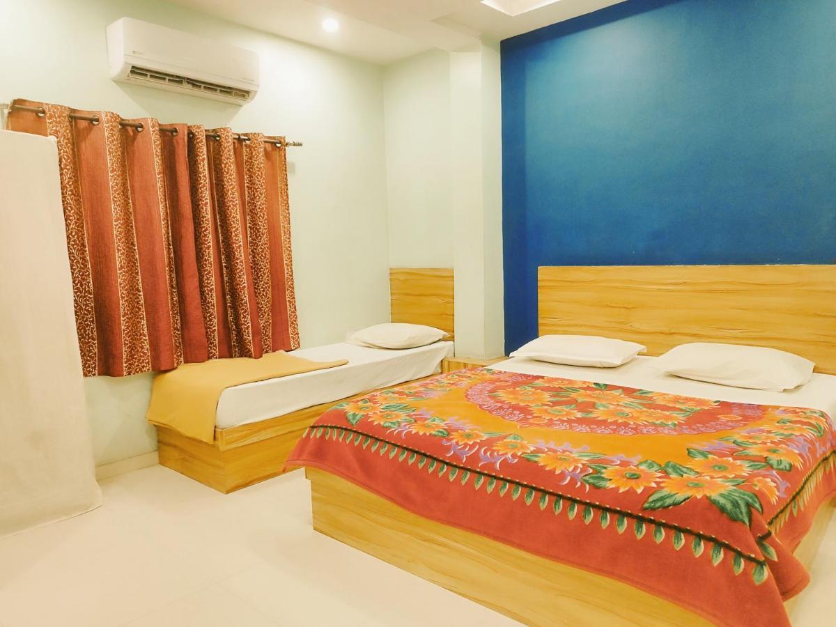 Hotel Guru Kripa - 500Mtr From Shreenathji Temple นาถดวารา ภายนอก รูปภาพ