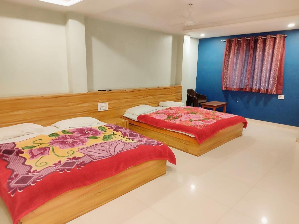 Hotel Guru Kripa - 500Mtr From Shreenathji Temple นาถดวารา ภายนอก รูปภาพ