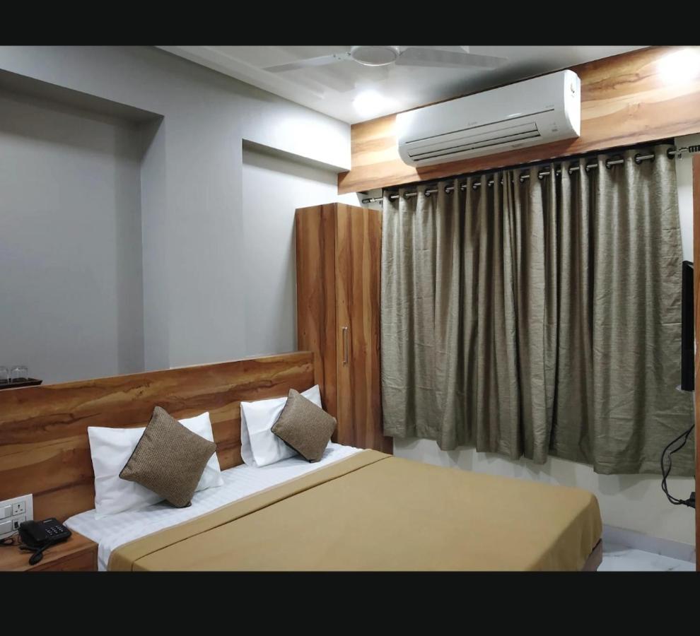 Hotel Guru Kripa - 500Mtr From Shreenathji Temple นาถดวารา ภายนอก รูปภาพ